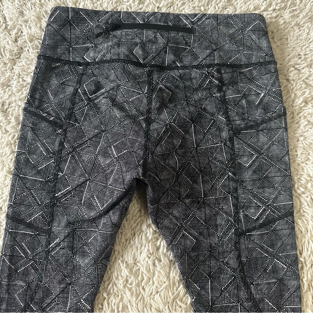lululemon athletica Geometric Black and Gray Leggings size 6